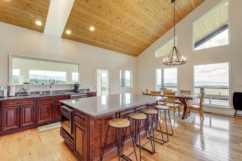 Kitchen | Main Level | Central A/C & Heat | Cooking Basics | Drip Coffee Maker