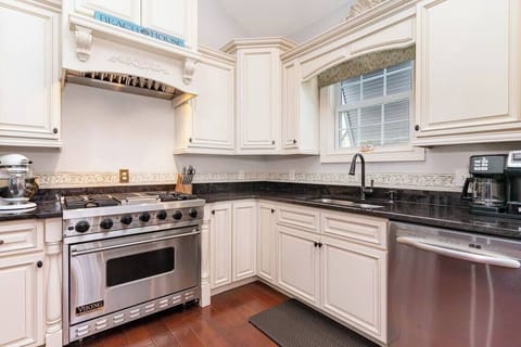 0174031b 8e7f 4de9 926f 40f075cc27e7