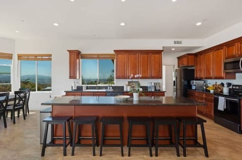 Spacious, fully stocked kitchen with cookware/dinnerware for a large group.
