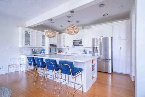 This bright, fully stocked kitchen pairs sleek design with everyday ease—perfect for morning coffee, group meals, and late-night snacks around the island.