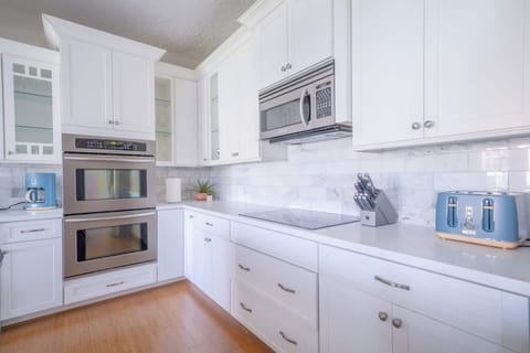From slow mornings to celebration dinners, this sleek kitchen is fully equipped with modern appliances, double ovens, and charming details.