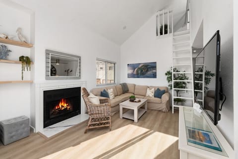 Living room: (Ladder leads to loft space, please see in listing `IMPORTANT Loft Safety Notice`)