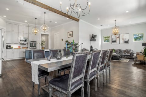 Open floorplan for Kitchen, Dining Area, and Living Room 