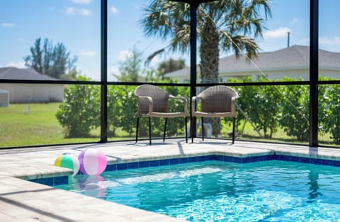 Pool. Privacy hedge has grown, contact us for current photos!