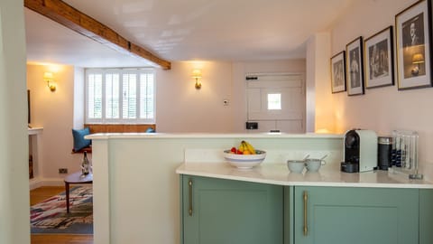 Kitchen to Living Room, The Roost at Coln, Bolthole Retreats