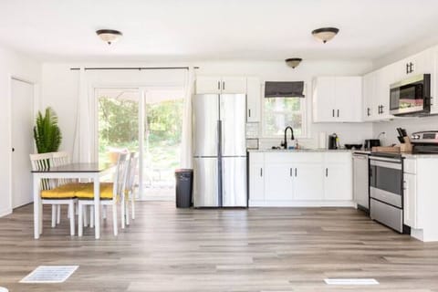 Chick, Modern and Clean Style Kitchen