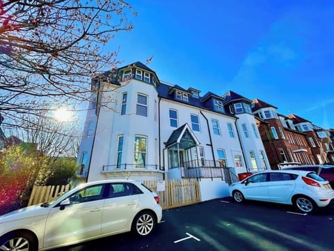 Newly refurbished	 and better than ever; Tower House Apartments. Parking is available on-site, with your bay number matching your apartment number. 
