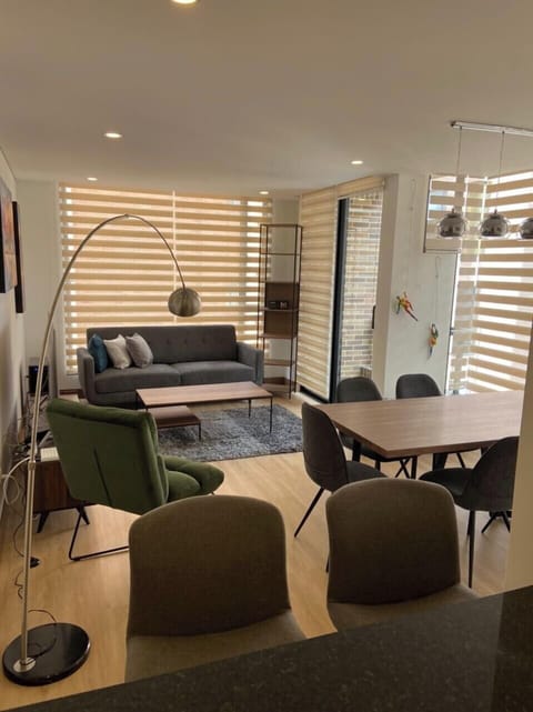 Sala y comedor / Living room and dining room