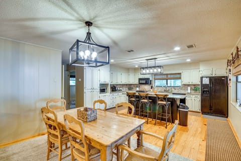 Dining Area | Dishware & Flatware Provided | Trash Bags & Paper Towels Provided