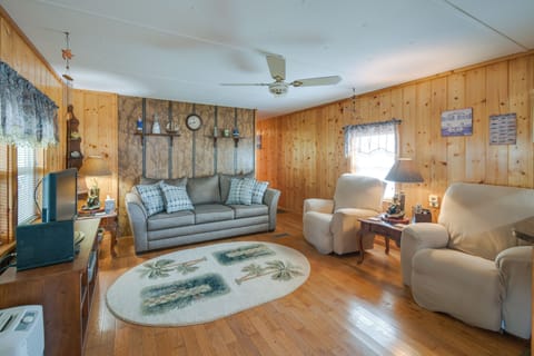 Satsuma Vacation Rental | 2BR | 1BA | 900 Sq Ft | Steps Required to Enter