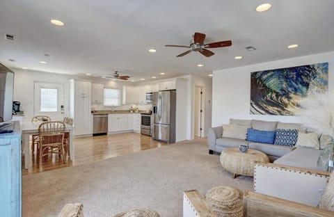 Open comfortable modern space. All furniture has been updated. 