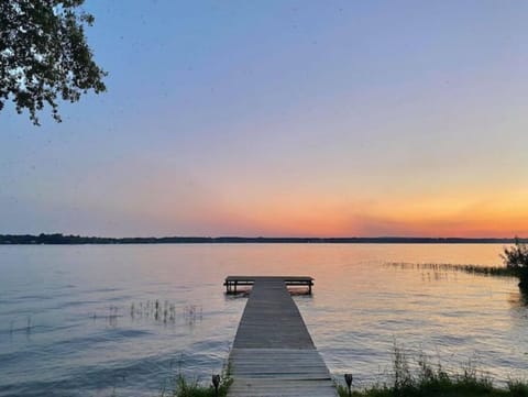 Over 100' of lake front to watch the amazing Alabama sunsets over Weiss Lake