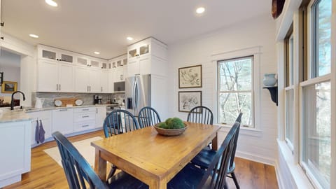 Breakfast Nook, Main Level