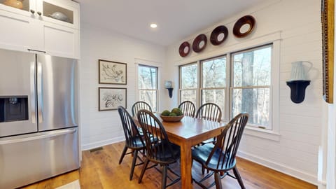 Breakfast Nook, Main Level