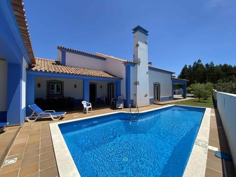 Villa with Swimming Pool