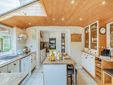 Kitchen | Oak Villa, Drybrook