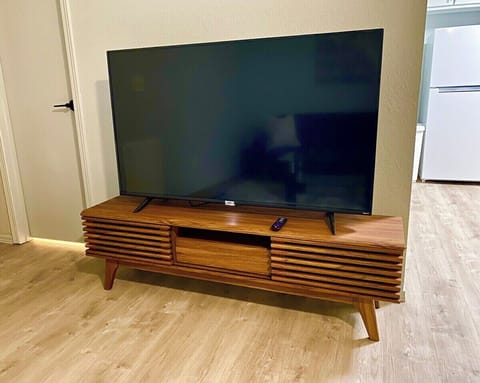 Tv console