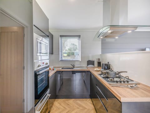 Kitchen | Billy Goat Lodge - Chadwick Bank Holiday Lodges, Chadwick, near Worcester