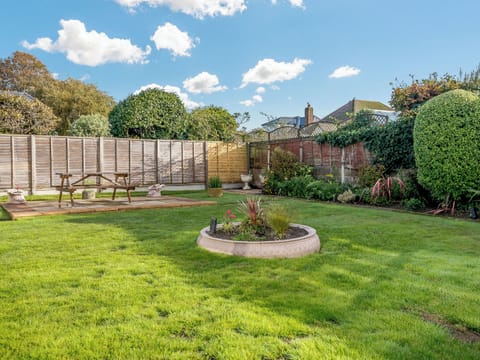 Sitting-out-area | Captains Rest, Southbourne, near Bournemouth