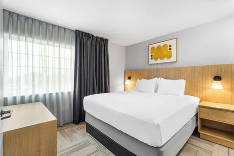 Unit with 1 king bed