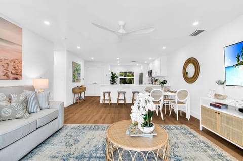 Upon the Tucson oriental hand-woven area rug, is a large queen sleeper sofa with a comfortable memory foam mattress and luxurious 100% cotton linens and a white quilt. There are 2 swivel rattan armchairs for easy viewing of the whole space.