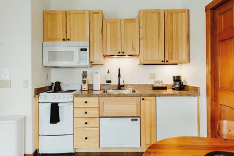 [Kitchen] "The little dishwasher was such a great amenity!"