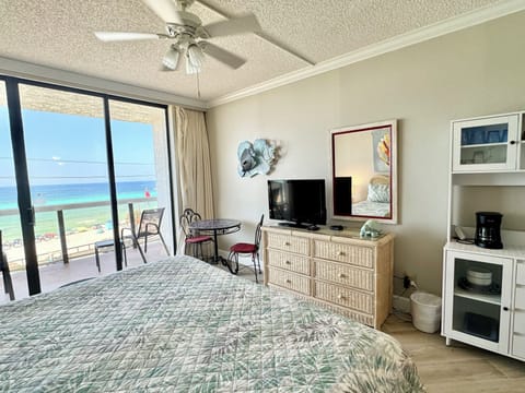 This studio condo is a perfect get-away for 2!