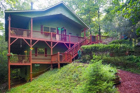 Murphy Vacation Rental | 2BR | 2BA | 1,800 Sq Ft | 1 Small Step to Enter
