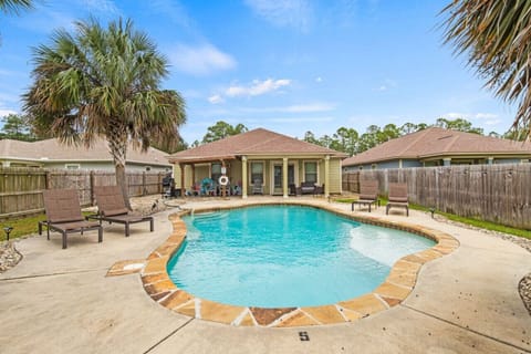Experience the warm and lively atmosphere of your stunning private pool, equipped with a plush lounge and a state-of-the-art grilling area for family and friends.
