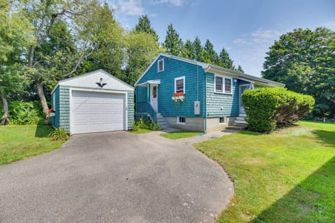 Middletown Vacation Rental | 2BR | 1BA | Steps Required | 1,000 Sq Ft