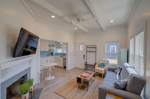 Small but spacious living room seats 4 comfortably