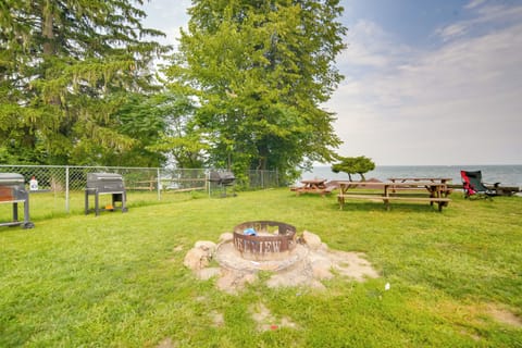 Community Area | Fire Pit | 2 Gas Grills | Charcoal Grill