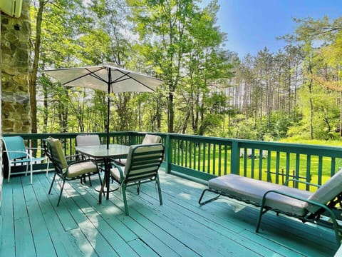 Enjoy dinner on the deck 