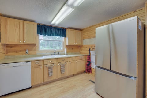 Kitchen | 1st Floor | Coffee Maker | Toaster Oven | Crockpot | Cooking Basics