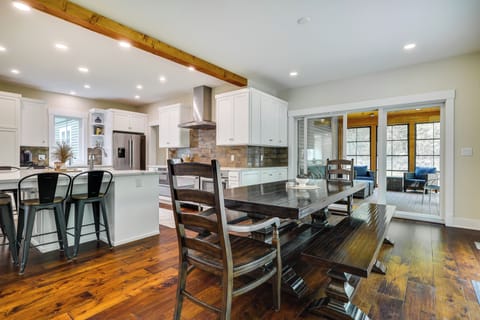 Additional Dining Area | Breakfast Bar