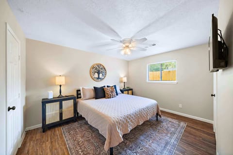 Bedroom: Relax in this airy retreat with a plush bed and calming decor, ideal for restful nights!
