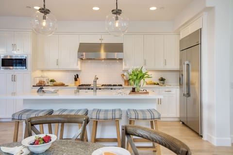A kitchen that's perfect for entertaining friends and family.