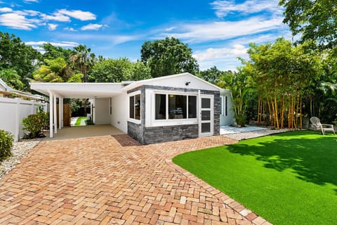 Private Carport & Driveway