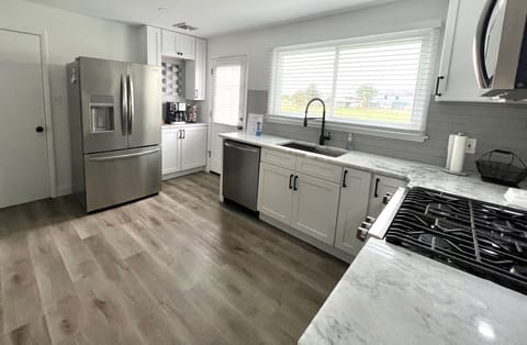 Fully stocked kitchen!
