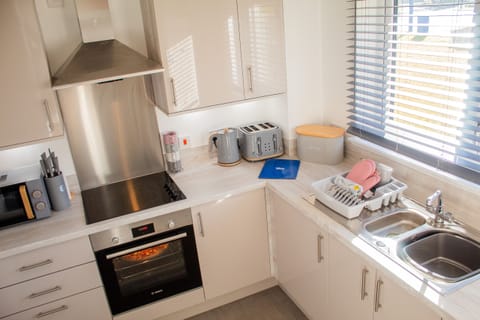 Oven and hob at 4 Bynack Kitchen