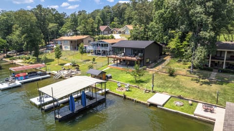 Nice large lot and great neighbors in our quiet cove