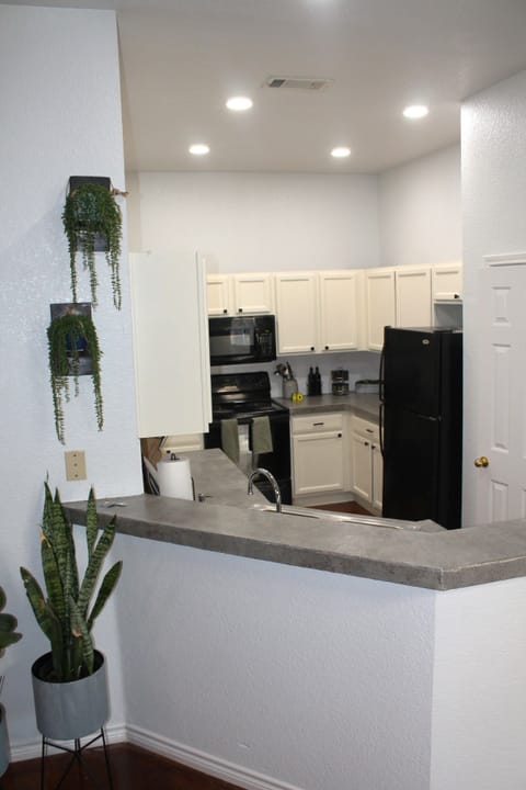 Newly upgrade and fully euppied kitchen.