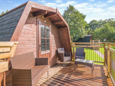 Terrace | Milo - Hengenin Holidays, Llandyfan, Ammanford