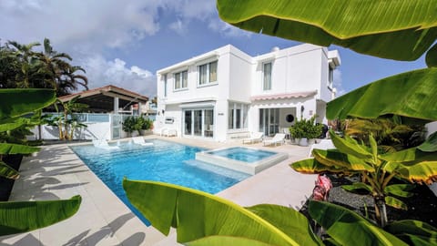 Non-heated Pool and Jacuzzi