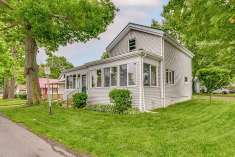 Kent Vacation Rental | 2BR | 1.5BA | Stairs Required | 1,200 Sq Ft