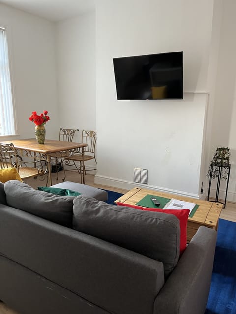 Open plan living, dinning & kitchen