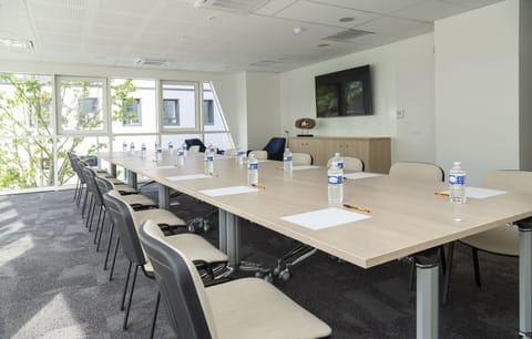 Conduct seamless meetings in our professional meeting room.