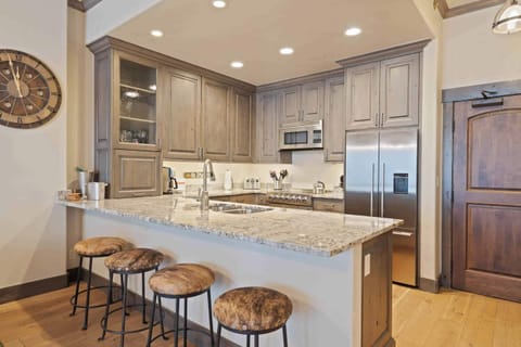 1685567069767-1712-4