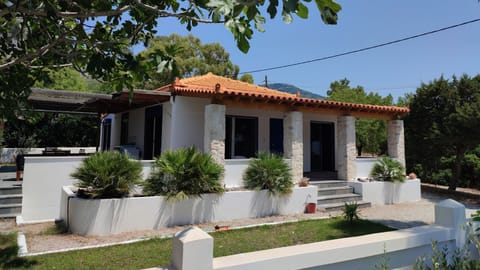 Blue Aegean Villa showing side terrace