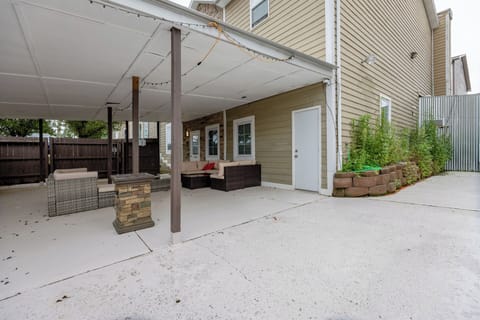 Outdoor area, outside of apartment